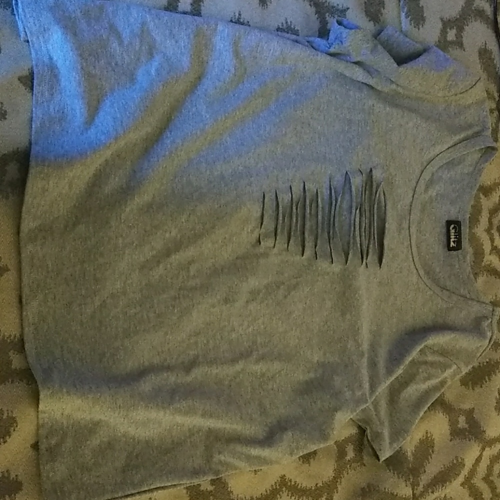 Womans Ripped T-SHIRT - Picture 3 of 3